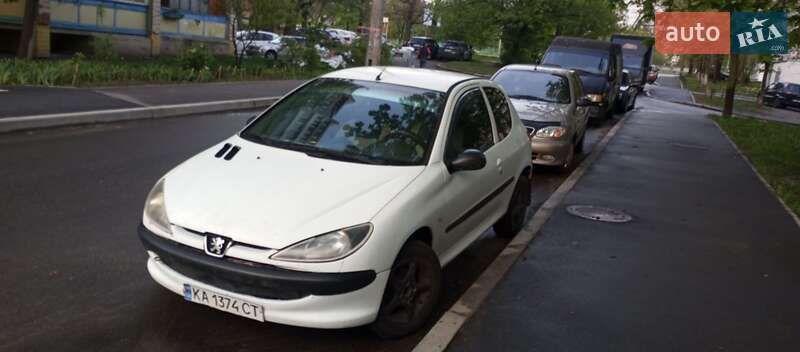 Хэтчбек Peugeot 206 2003 в Киеве