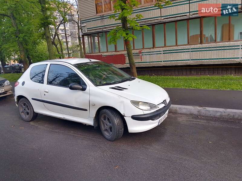 Хэтчбек Peugeot 206 2003 в Киеве
