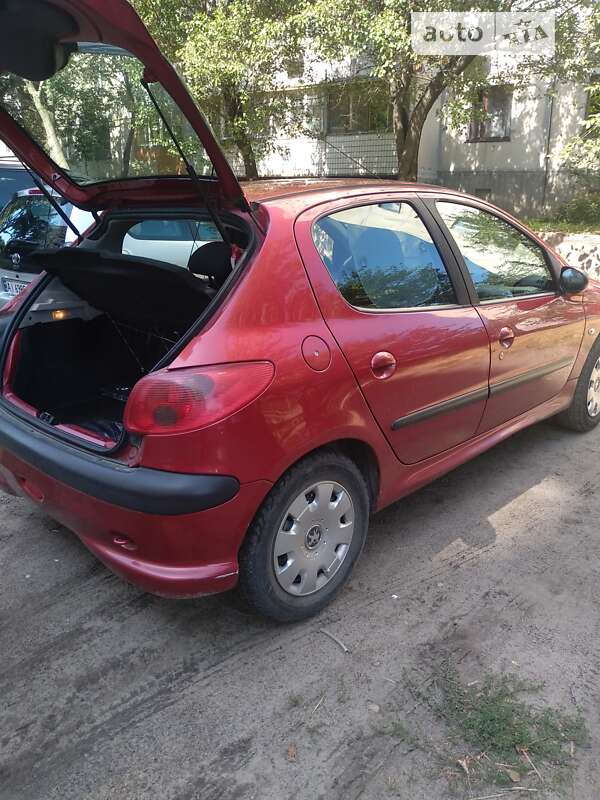 Хэтчбек Peugeot 206 2005 в 