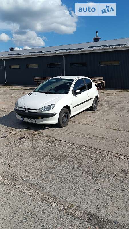 Хэтчбек Peugeot 206 2004 в Киеве