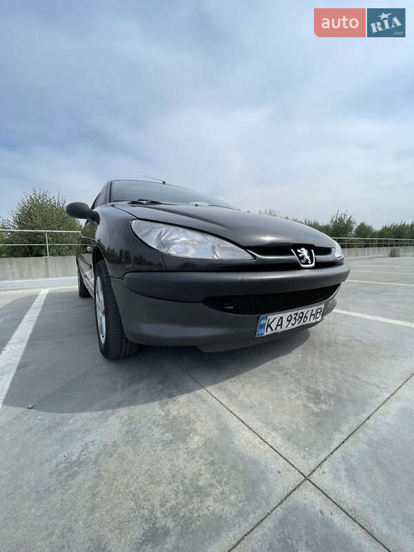 Хетчбек Peugeot 206 2008 в Києві