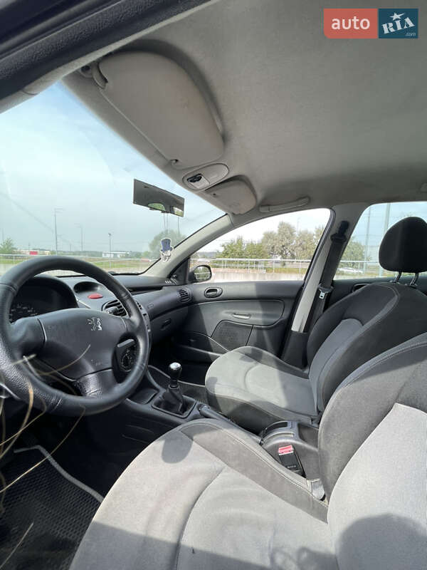 Хетчбек Peugeot 206 2008 в Києві