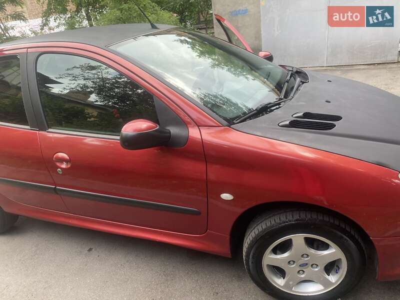 Хэтчбек Peugeot 206 2005 в Киеве