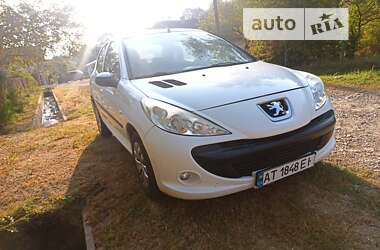 Хэтчбек Peugeot 206 2011 в Долине