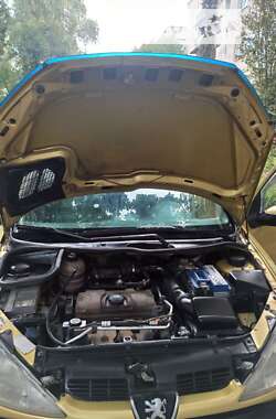 Хэтчбек Peugeot 206 2003 в 