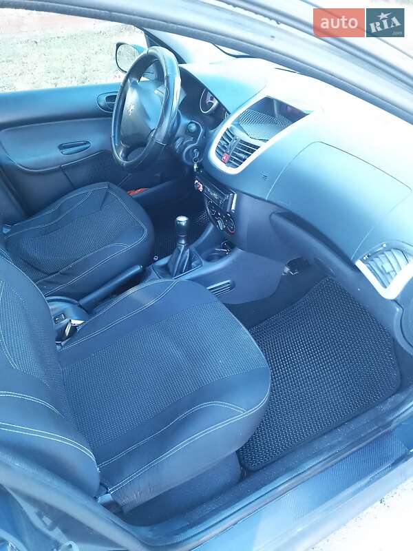 Хэтчбек Peugeot 206 2011 в Бердичеве