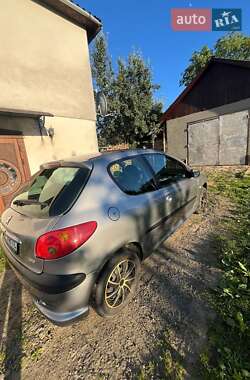 Хетчбек Peugeot 206 2004 в Сваляві