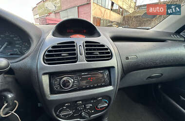 Хетчбек Peugeot 206 2002 в Ніжині