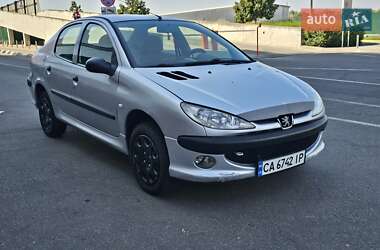 Седан Peugeot 206 2007 в Киеве