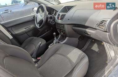 Хэтчбек Peugeot 206 2011 в Ивано-Франковске