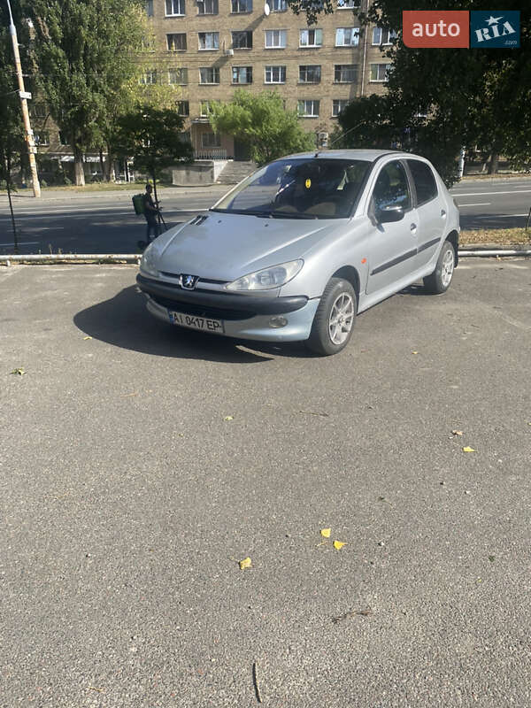 Хэтчбек Peugeot 206 2002 в Киеве