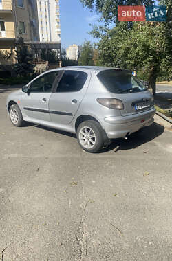 Хэтчбек Peugeot 206 2002 в Киеве