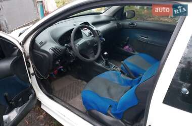 Хэтчбек Peugeot 206 2002 в 