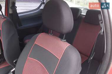Хэтчбек Peugeot 206 2002 в 