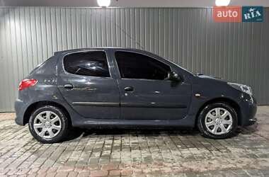 Хэтчбек Peugeot 206 2011 в Ивано-Франковске