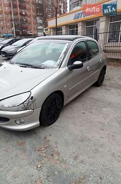 Хетчбек Peugeot 206 2005 в Рівному