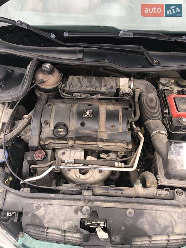 Хэтчбек Peugeot 206 2003 в Зборове