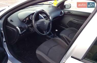 Хэтчбек Peugeot 206 2011 в Луцке