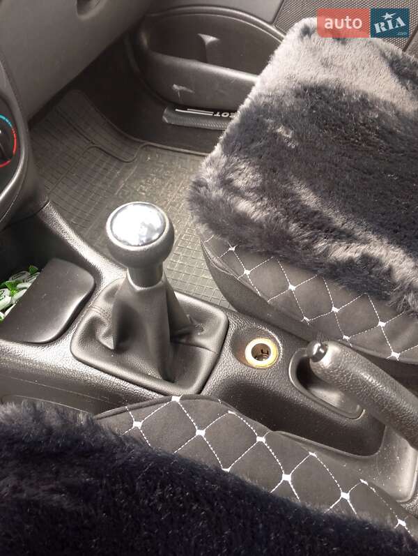 Хэтчбек Peugeot 206 2006 в Овруче