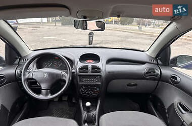 Седан Peugeot 206 2010 в 