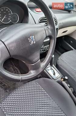 Хетчбек Peugeot 206 2005 в Чернівцях