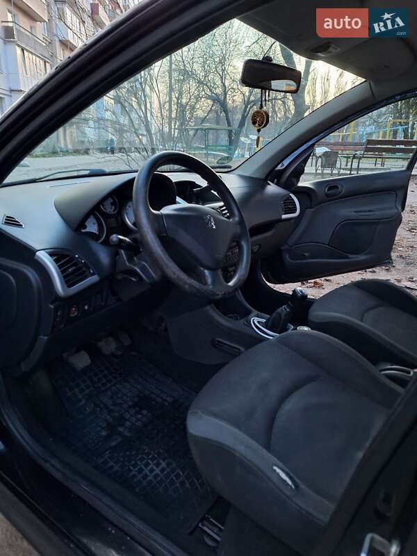Хетчбек Peugeot 206 2011 в Луцьку