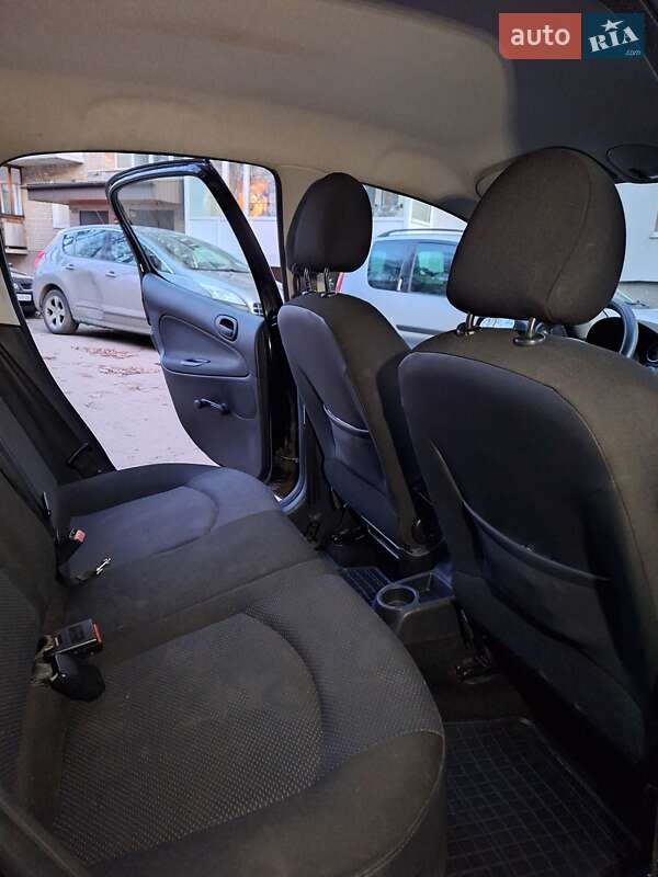 Хетчбек Peugeot 206 2011 в Луцьку