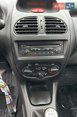 Седан Peugeot 206 2006 в 