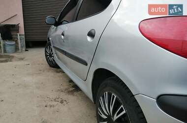 Хэтчбек Peugeot 206 2003 в Виннице