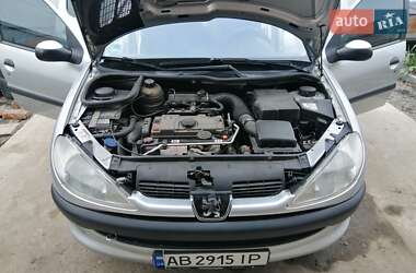 Хэтчбек Peugeot 206 2003 в Виннице