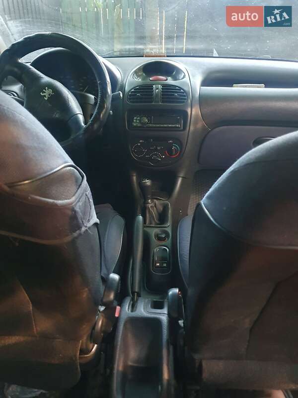 Хетчбек Peugeot 206 2001 в Києві