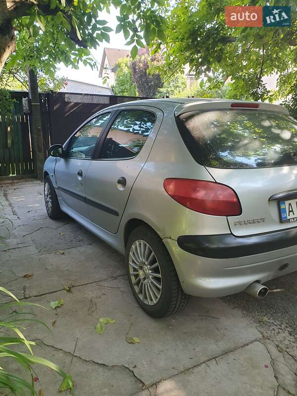 Хетчбек Peugeot 206 2001 в Києві