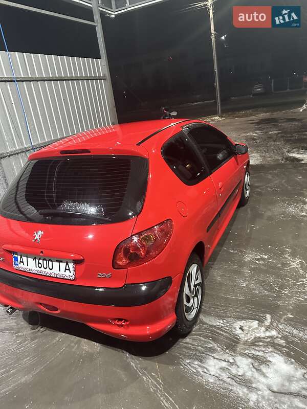 Хэтчбек Peugeot 206 2005 в Киеве
