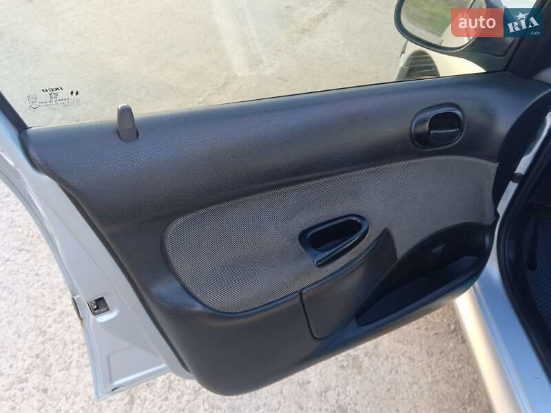 Седан Peugeot 206 2009 в Києві