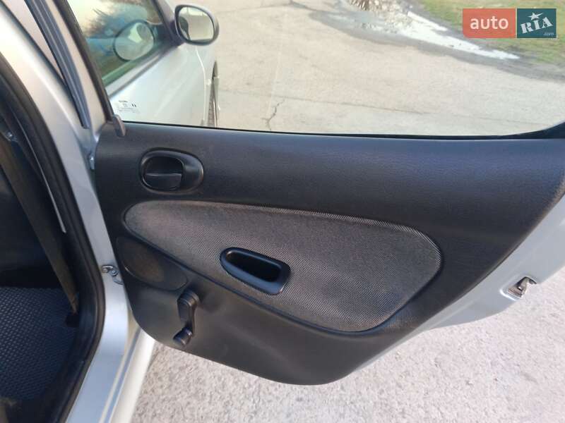 Седан Peugeot 206 2009 в Києві