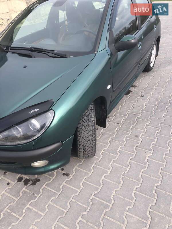 Хэтчбек Peugeot 206 2003 в Зборове