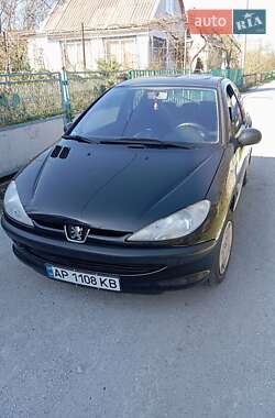 Хетчбек Peugeot 206 2002 в 