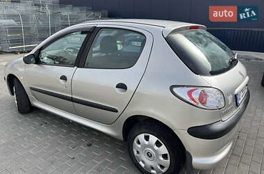 Хэтчбек Peugeot 206 2006 в 