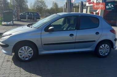 Хэтчбек Peugeot 206 2006 в 