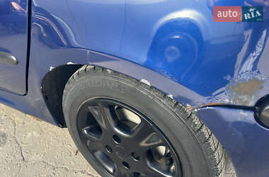 Хэтчбек Peugeot 206 2004 в 