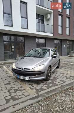 Хетчбек Peugeot 206 2004 в 