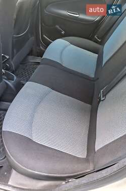 Хэтчбек Peugeot 206 2004 в 