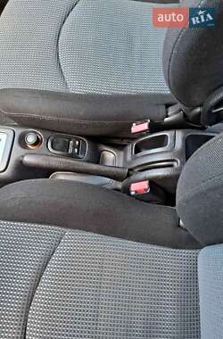 Хэтчбек Peugeot 206 2004 в 