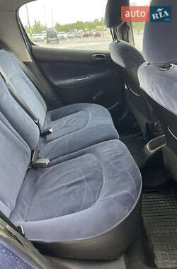 Хетчбек Peugeot 206 2002 в 