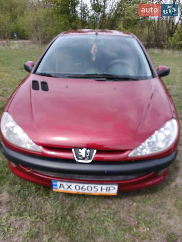 Хэтчбек Peugeot 206 2006 в 