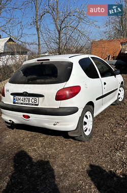Хетчбек Peugeot 206 2002 в 