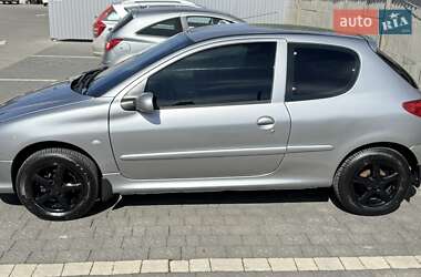 Хетчбек Peugeot 206 2001 в 