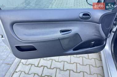 Хетчбек Peugeot 206 2001 в 