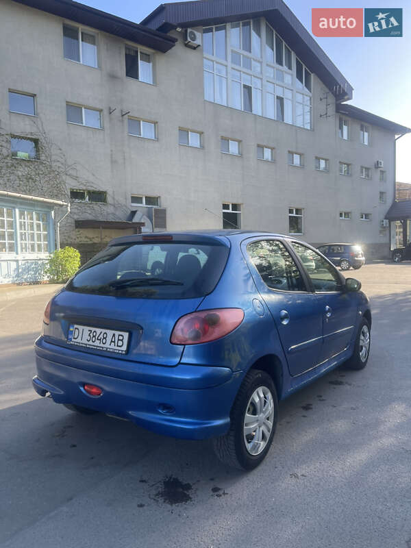 Хетчбек Peugeot 206 2005 в Дніпрі