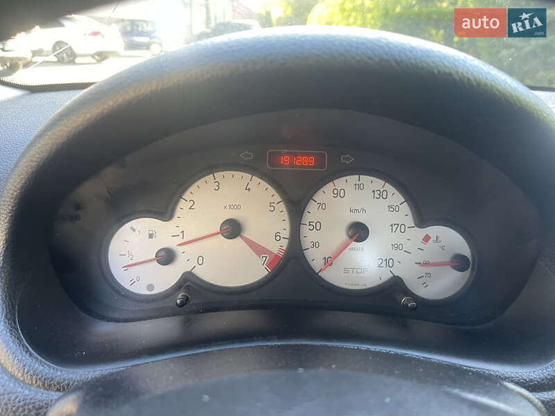 Хетчбек Peugeot 206 2005 в Дніпрі